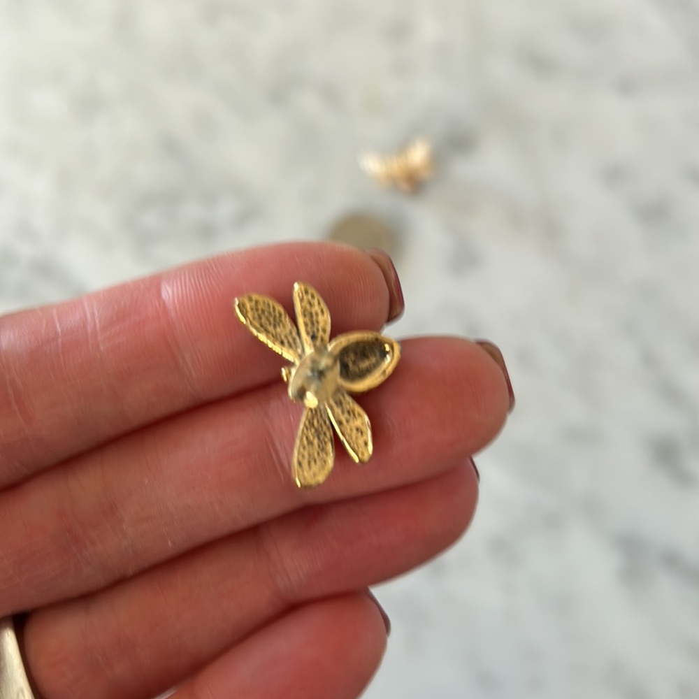 Bee earrings - Picture 3 of 3